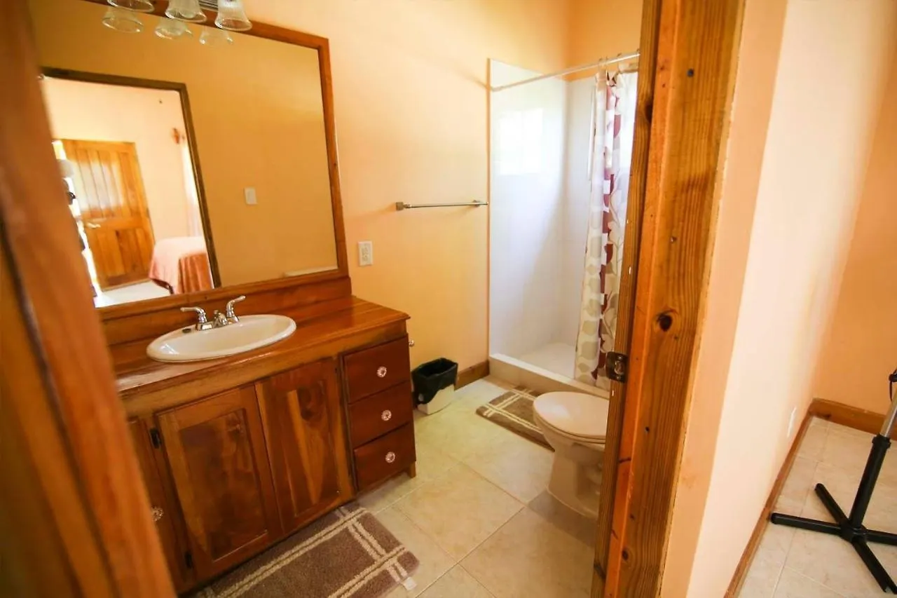 R&V Villa Negril Vakantiehuis