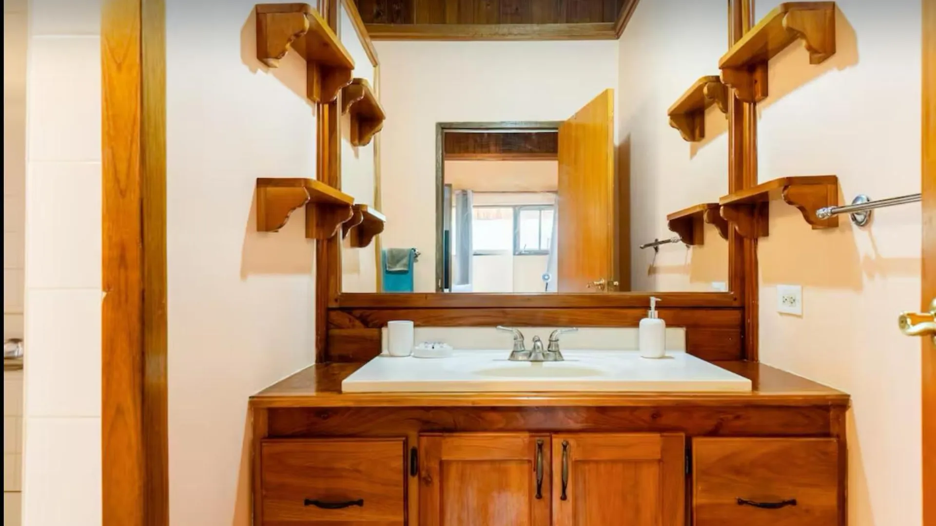 R&V Villa Negril Jamaica